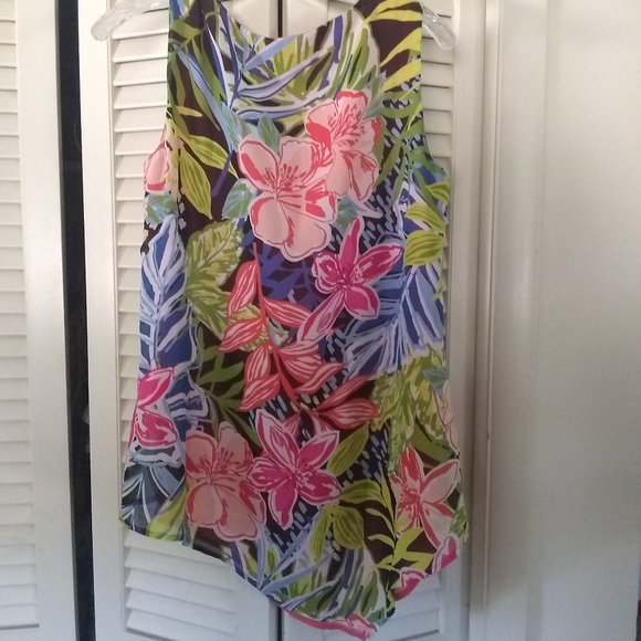 Chenault Asymptomatic Tropical Flowing Tank Top. - Picture 2 of 2